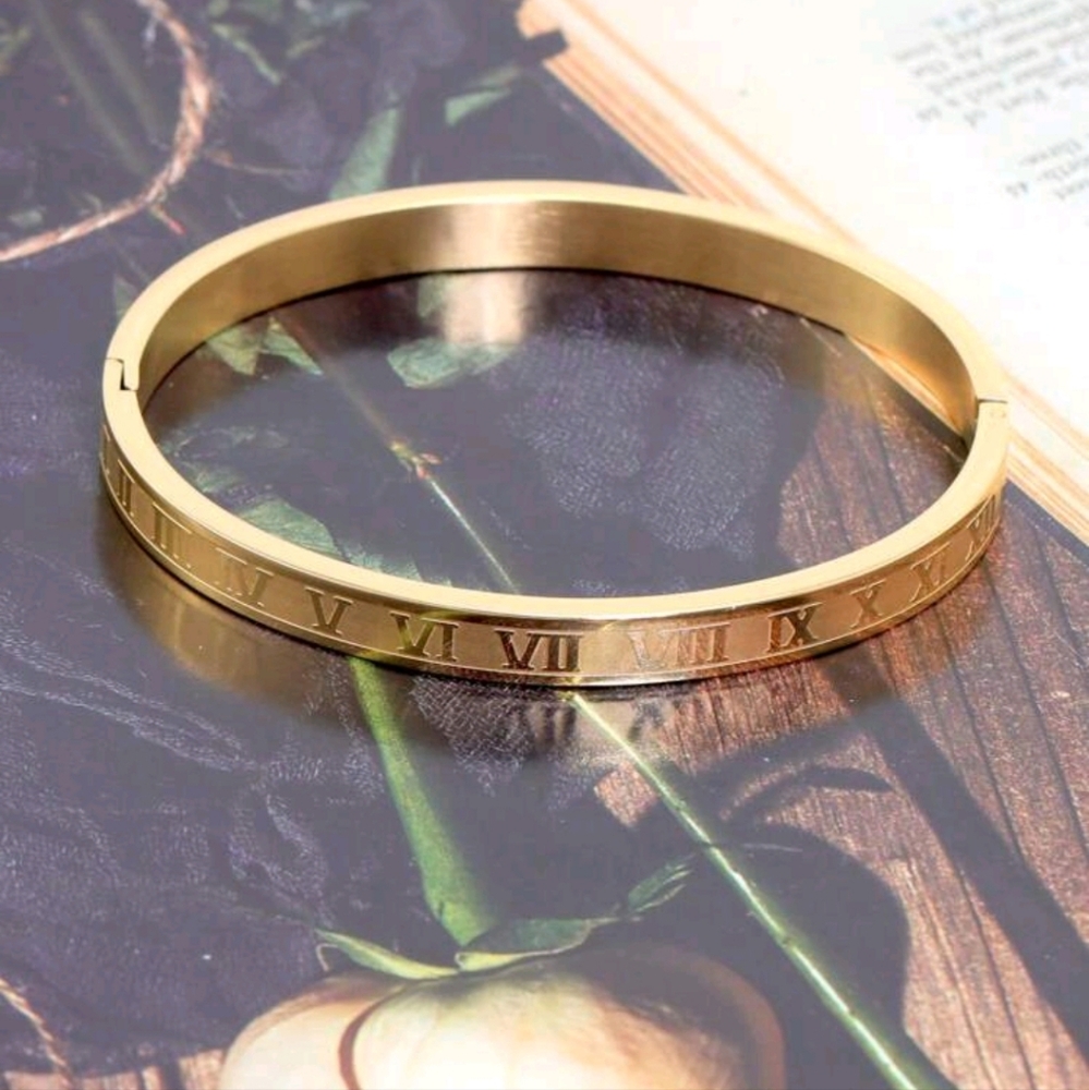 NEW 18k Gold Plated Roman Numeral Cuff Bangle